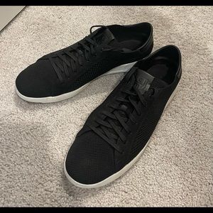 Cole Haan, great condition! Black with white sole.